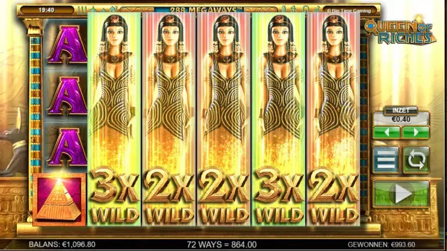 Queen of Riches slot screenshot 3
